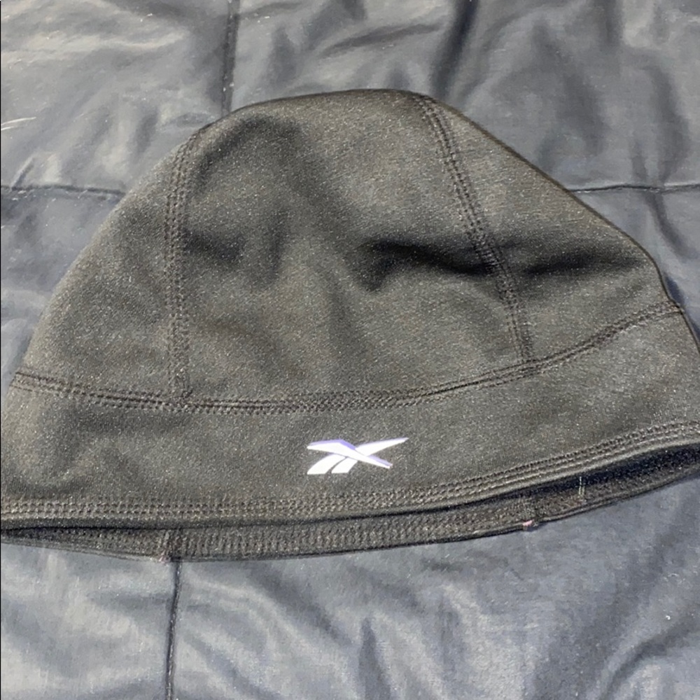 Reebok toboggan with ponytail cut out hole